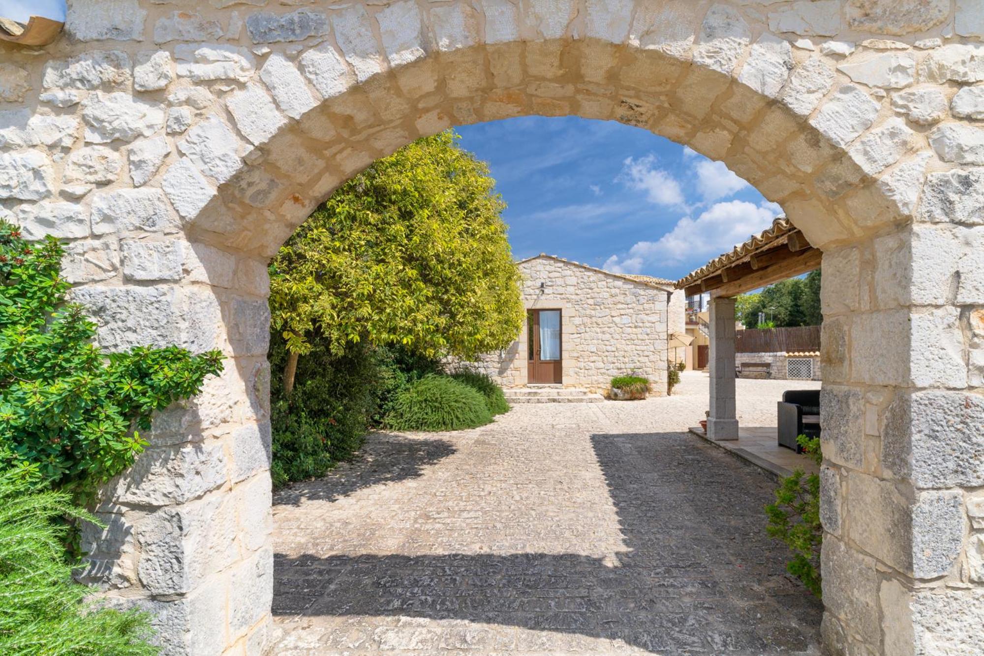 Borgo Monachella Bed & Breakfast Рагуза Екстериор снимка